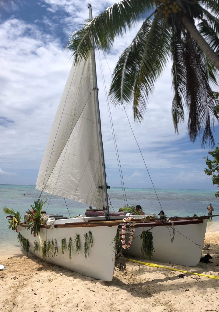 Va'a décoré sur la plage